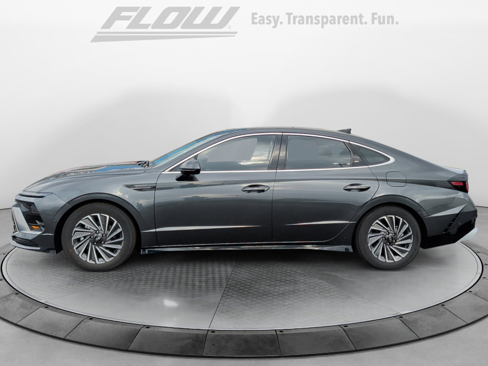 Certified 2025 Hyundai Sonata Limited FWD image 4