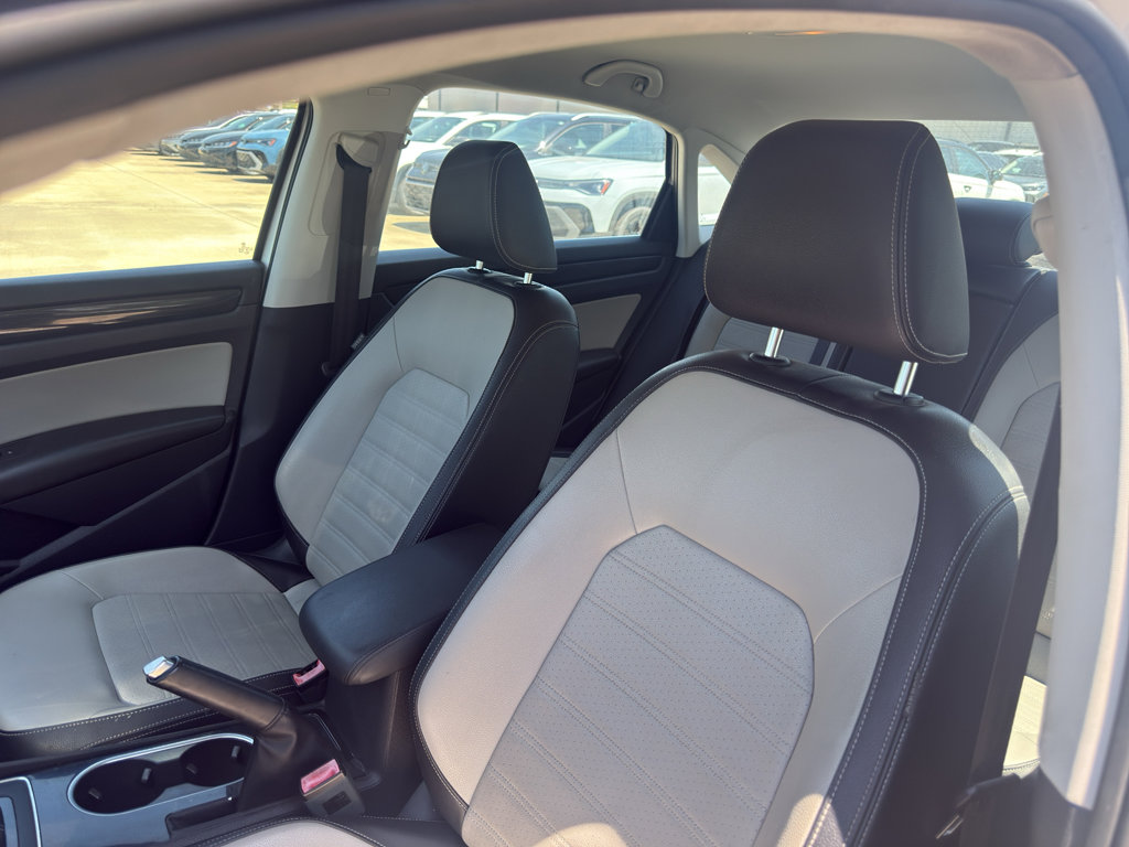 Used 2015 Volkswagen Passat 1.8T Sport FWD image 12