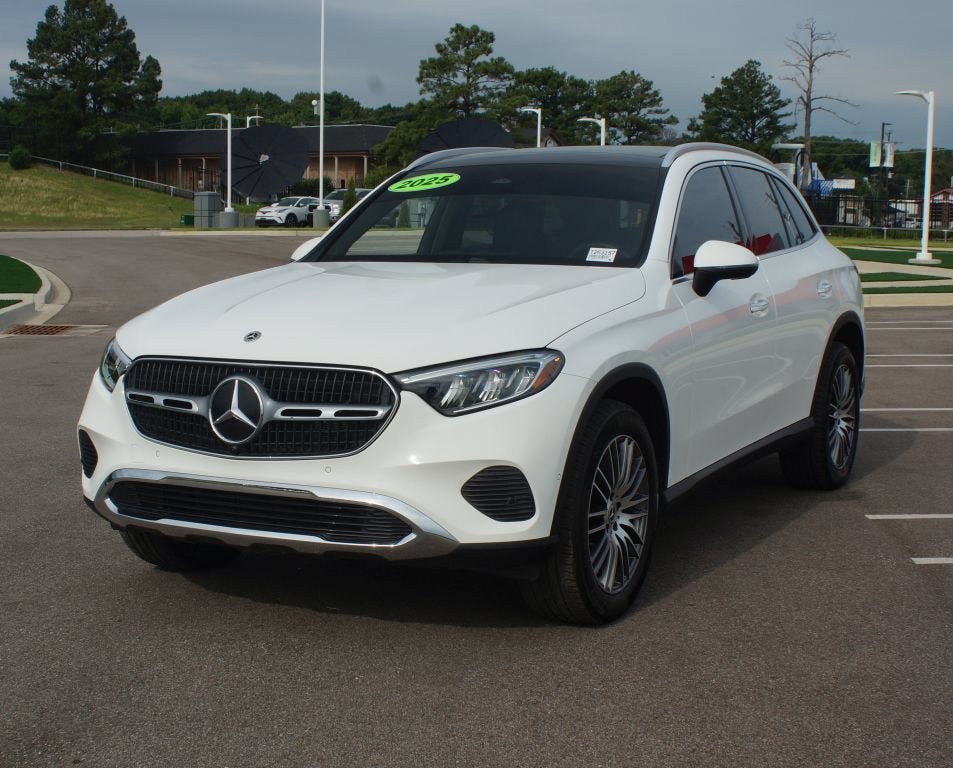 Used 2025 Mercedes-Benz GLC 300 image 23