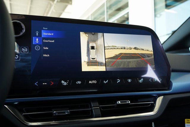 New 2025 Chevrolet Equinox EV LT image 16