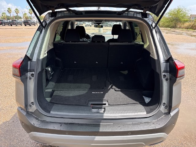 Certified 2023 Nissan Rogue SV FWD image 22