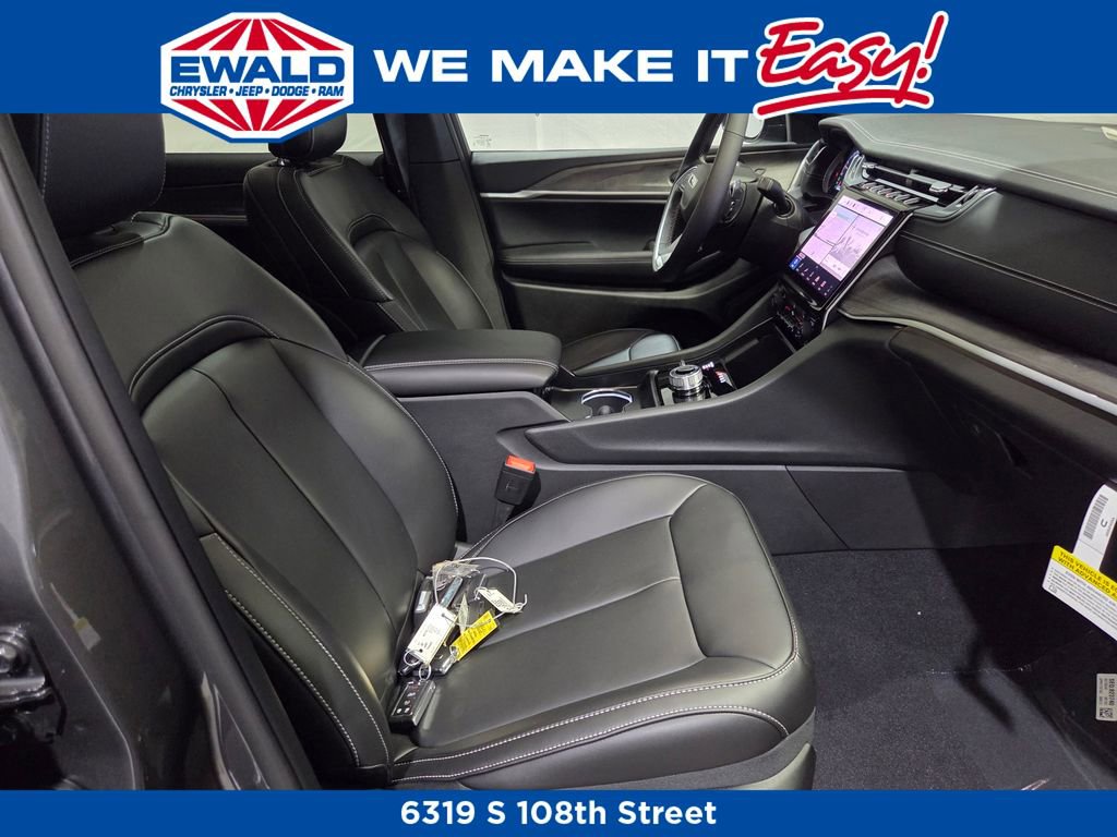 New 2025 Jeep Grand Cherokee L Limited w/ Black Appearance Package image 10