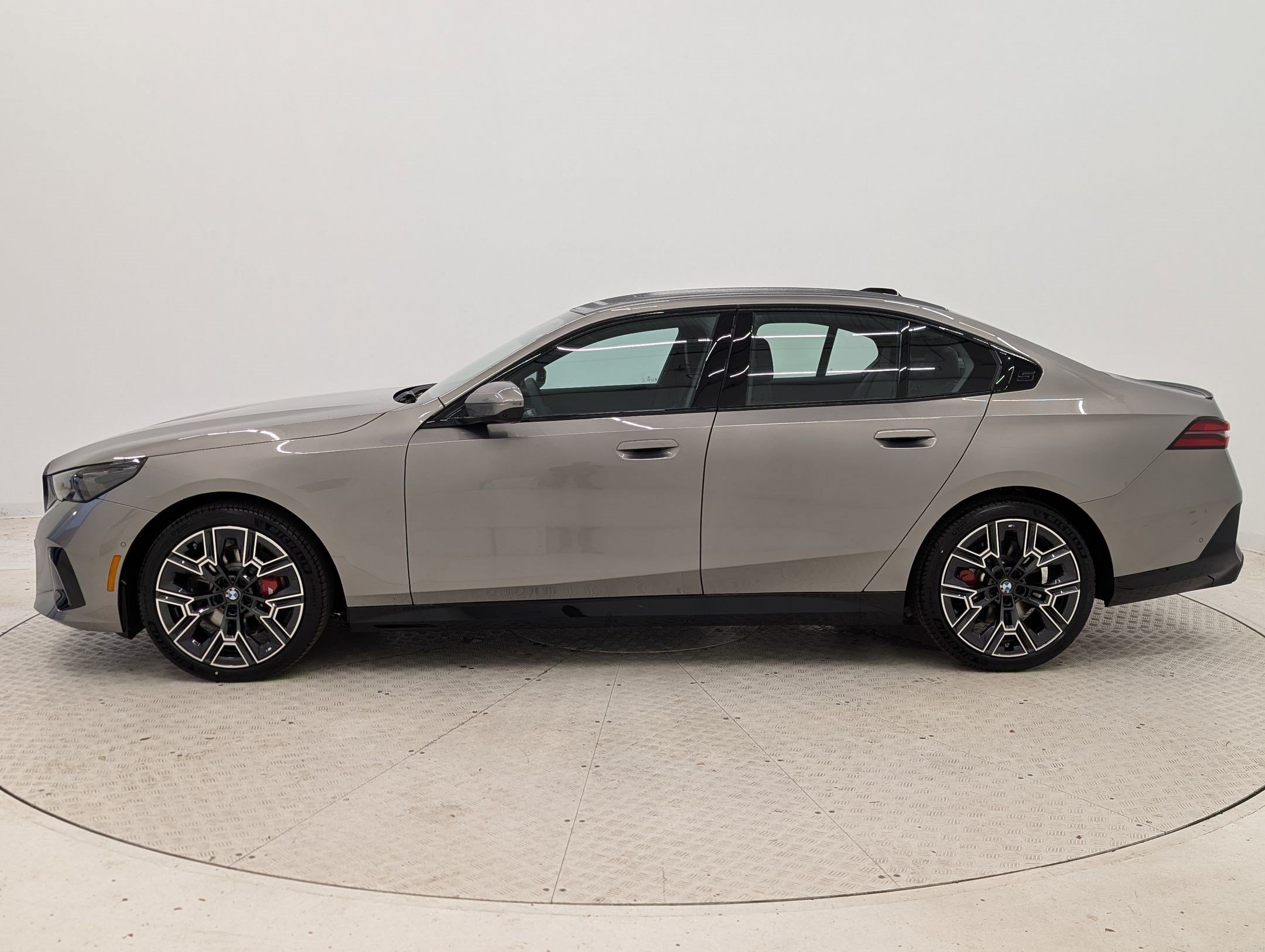 New 2026 BMW 530i RWD image 2