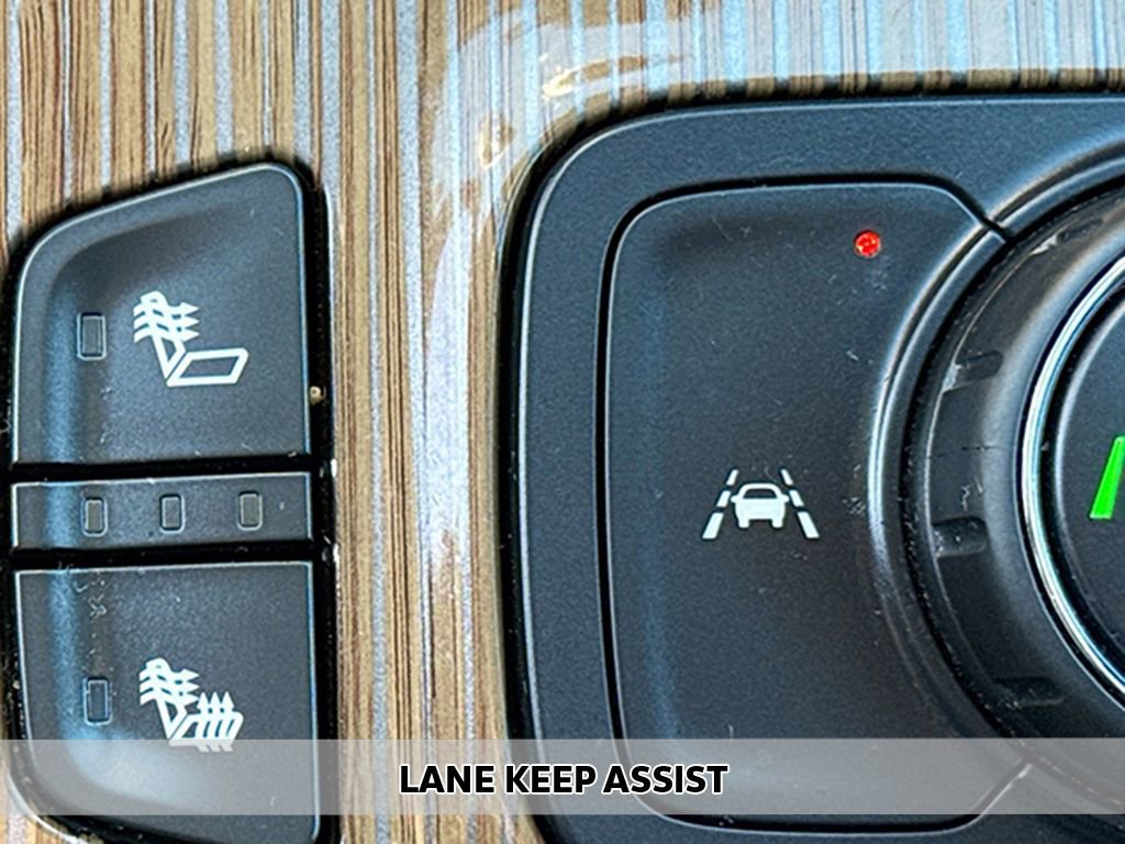 Used 2023 GMC Acadia SLE w/ Driver Convenience Package image 3