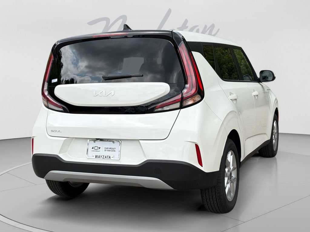 Used 2025 Kia Soul LX w/ LX Technology Package FWD image 5