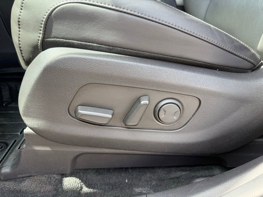 Used 2024 Kia Carnival LX FWD image 12