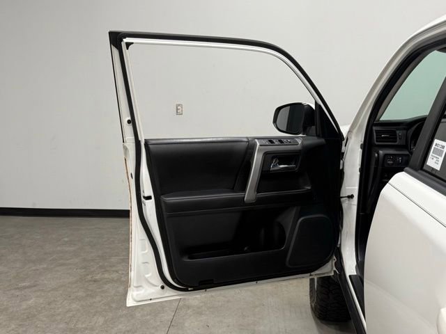Used 2015 Toyota 4Runner SR5 Premium RWD image 13