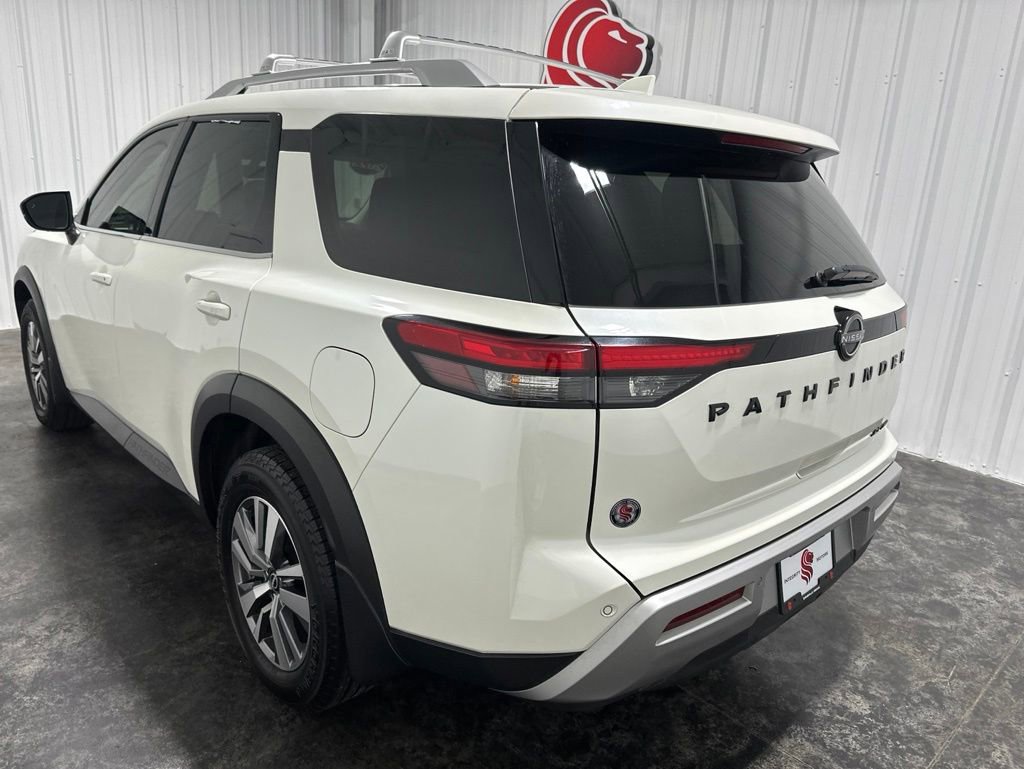 Used 2023 Nissan Pathfinder SL w/ Lighting Package (N92) AWD/4WD image 8