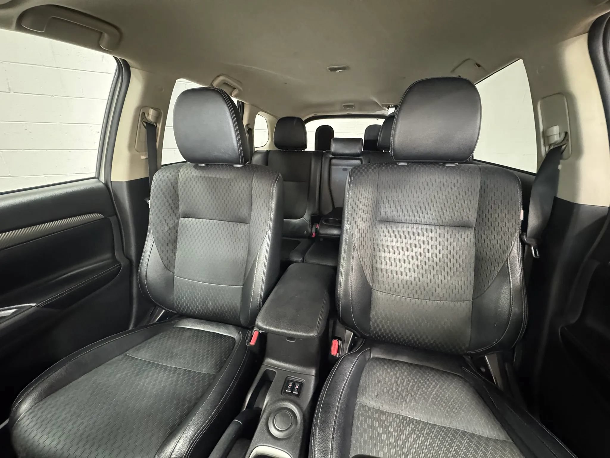 Used 2015 Mitsubishi Outlander SE FWD image 23