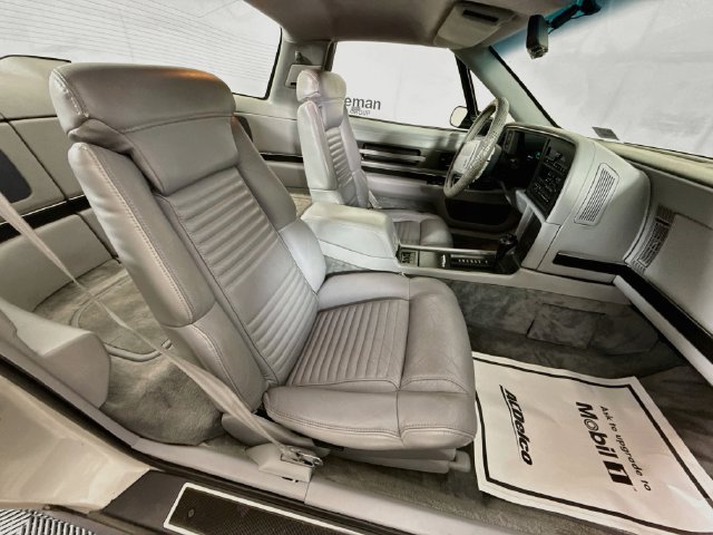 Used 1990 Buick Reatta Coupe FWD image 20