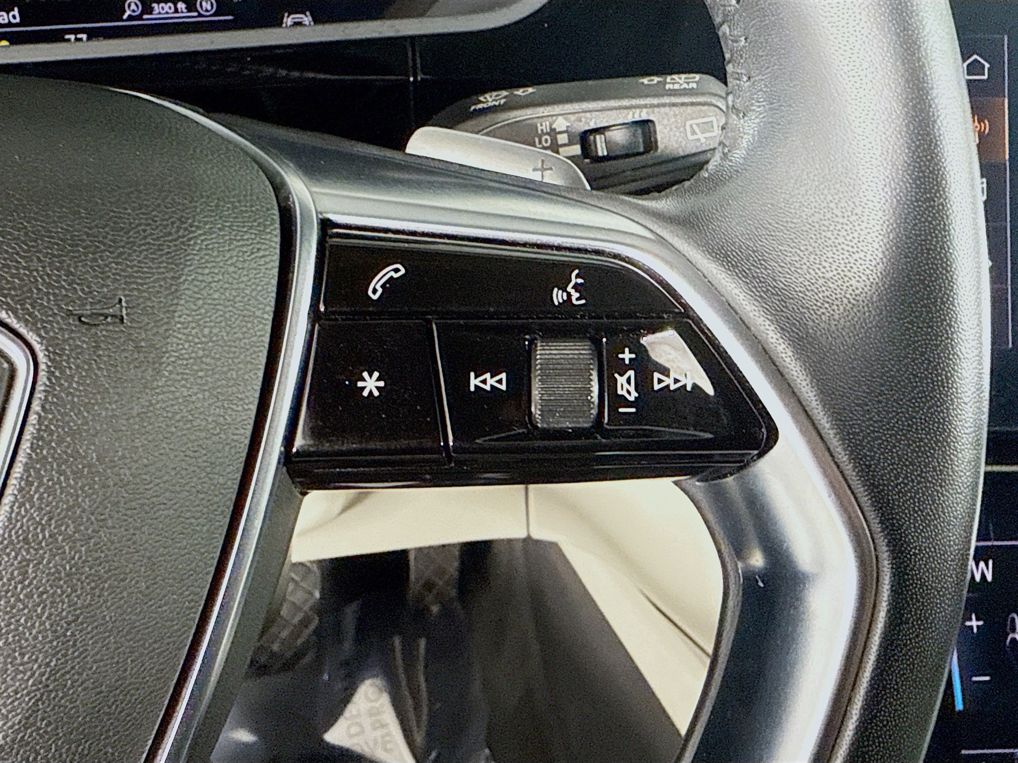 Used 2019 Audi e-tron Prestige w/ Prestige Package image 15