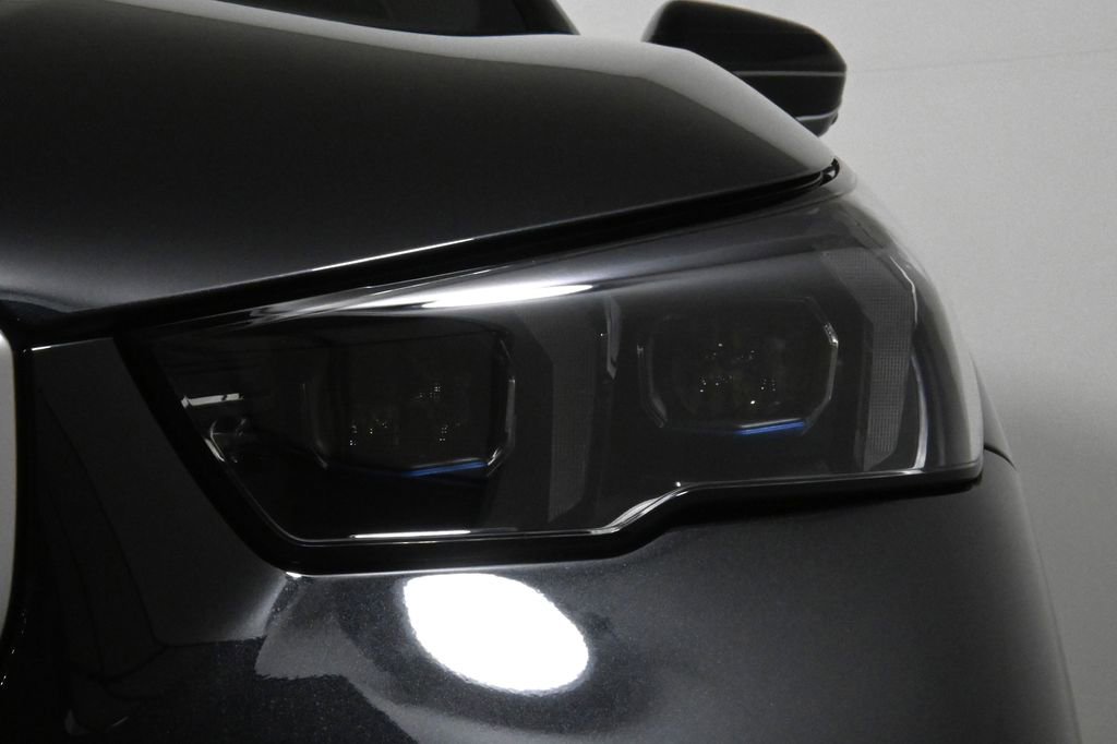 Used 2026 BMW 530i xDrive w/ Premium Package image 11