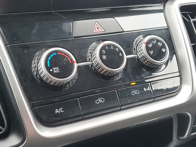 Used 2023 Kia Sorento LX image 14