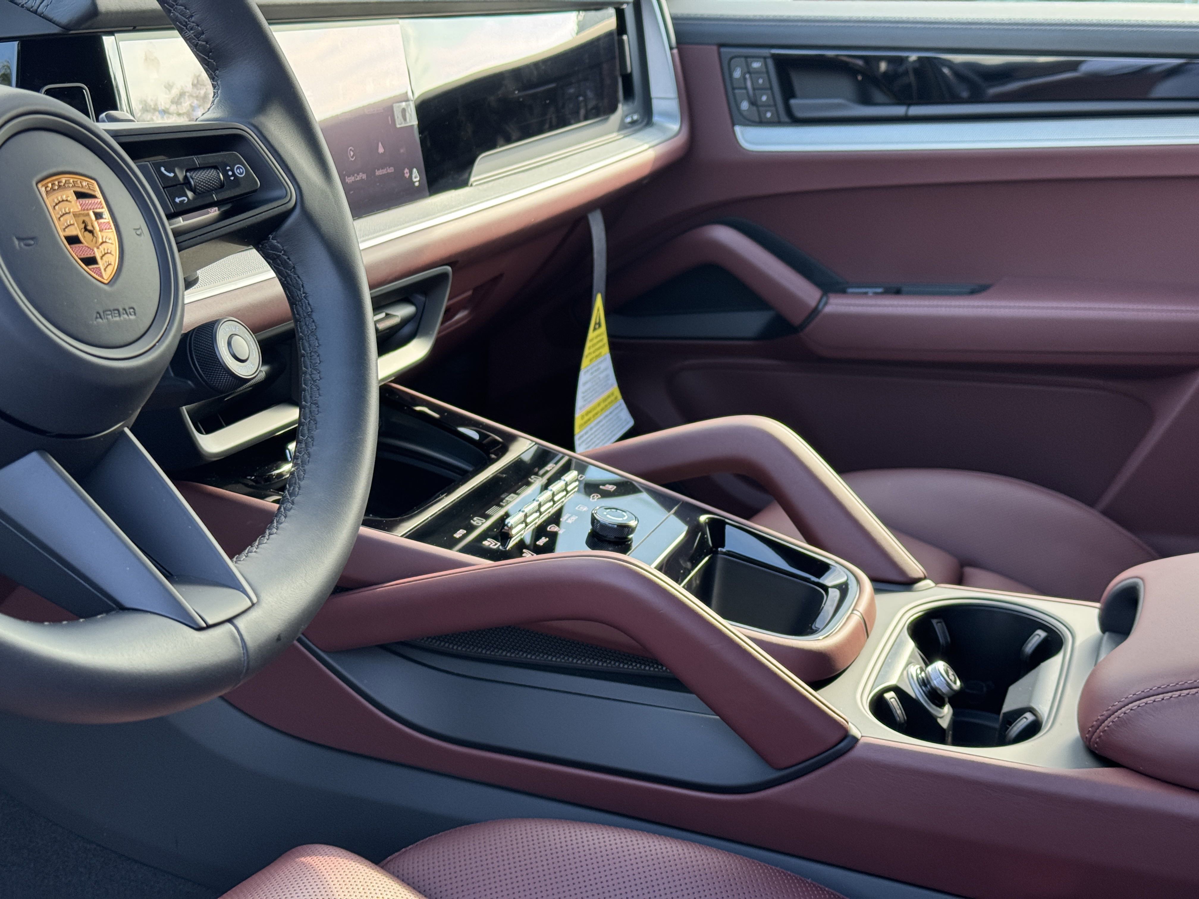 New 2025 Porsche Cayenne Coupe image 4