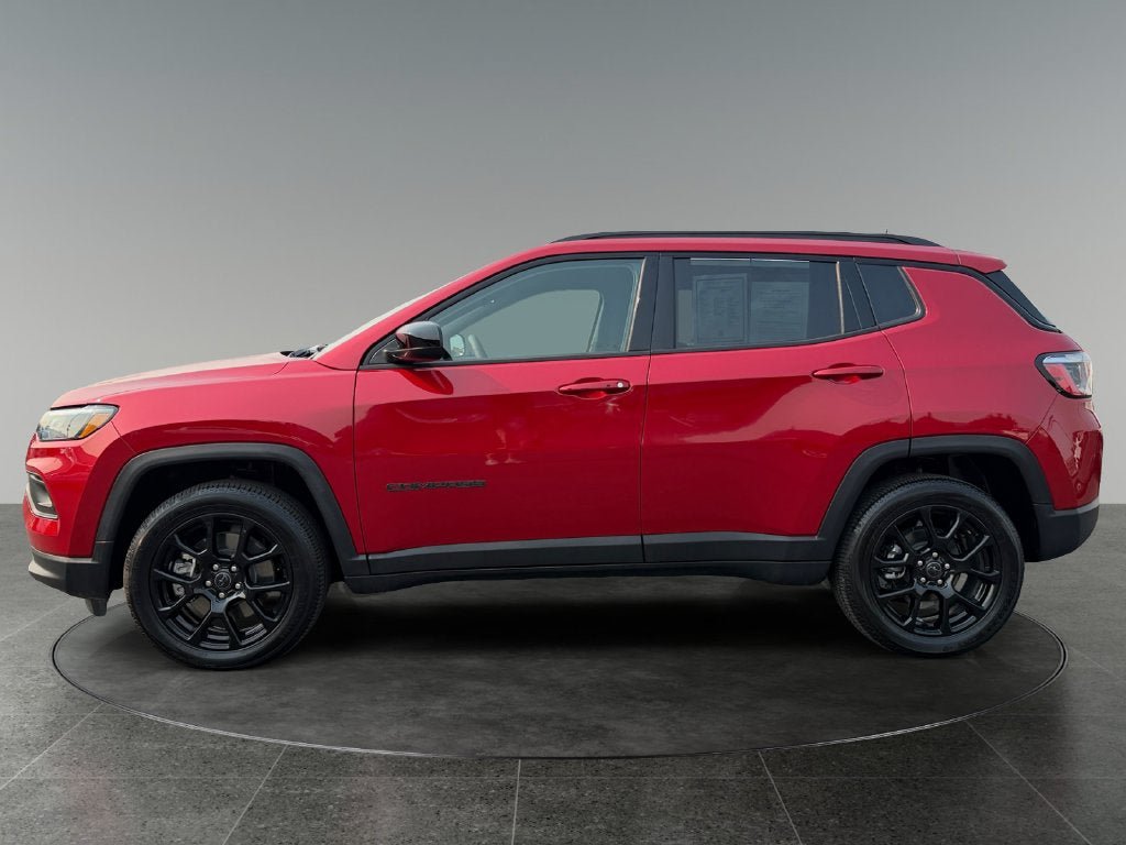 Used 2025 Jeep Compass Latitude w/ Altitude Special Edition AWD/4WD image 6