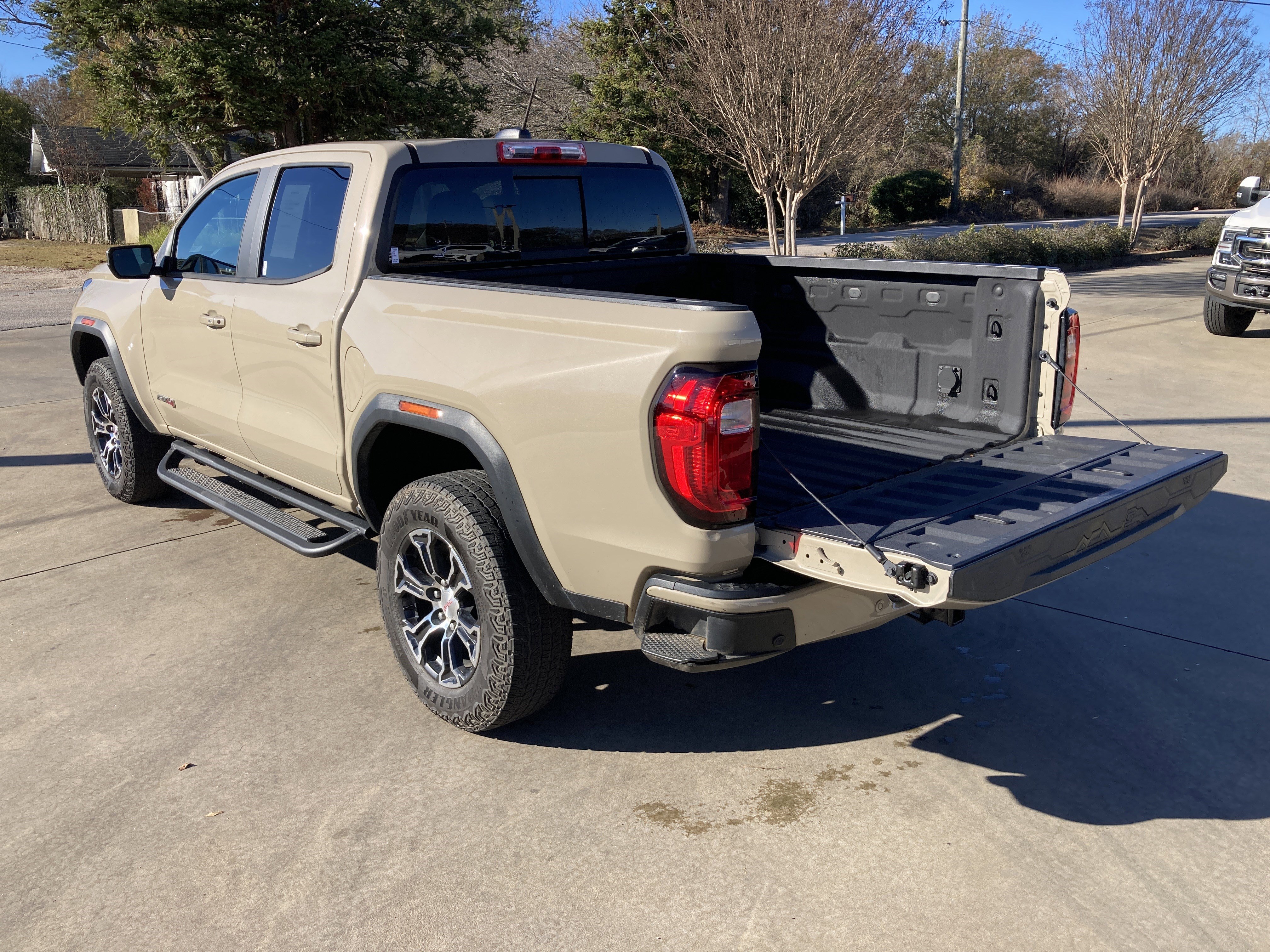 Used 2023 GMC Canyon AT4 w/ AT4 Premium Package image 8