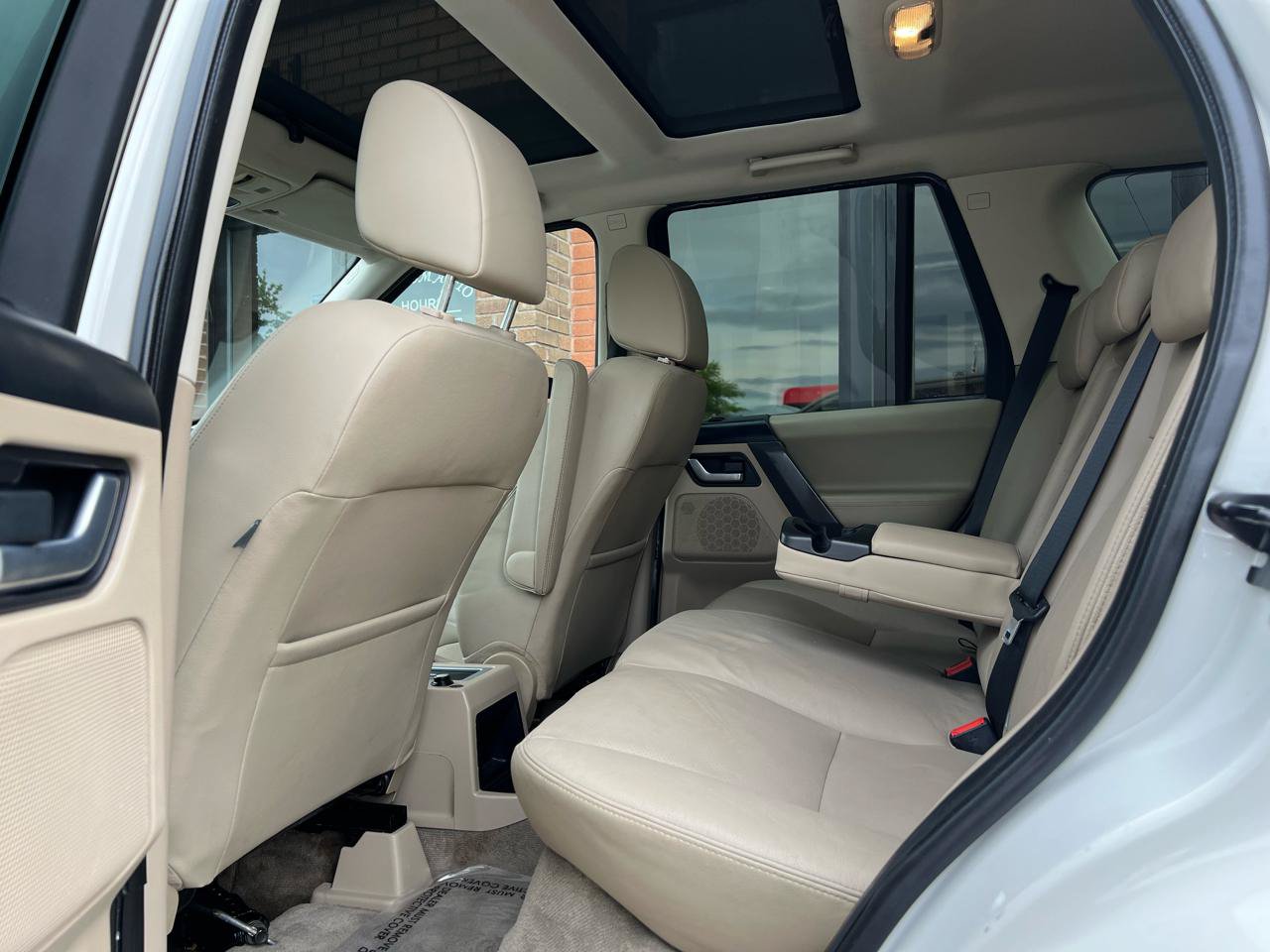 Used 2010 Land Rover LR2 HSE AWD/4WD image 27