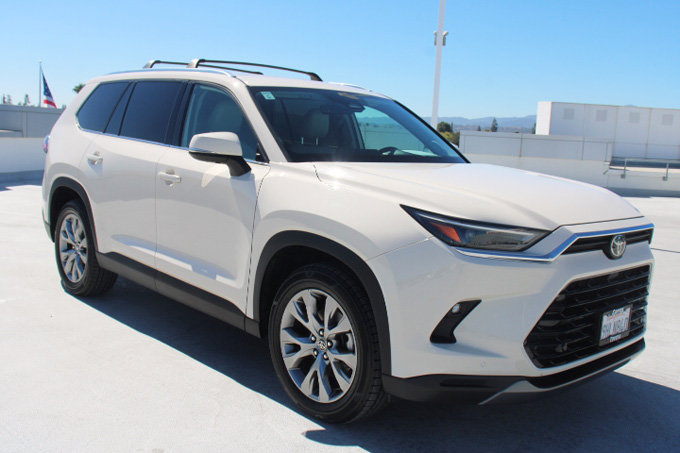 Certified 2024 Toyota Grand Highlander AWD image 2
