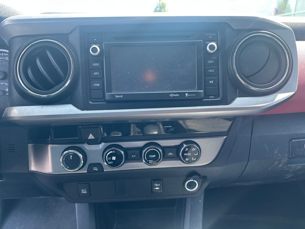 Used 2016 Toyota Tacoma SR5 w/ SR5 Appearance Package (SN) AWD/4WD image 17