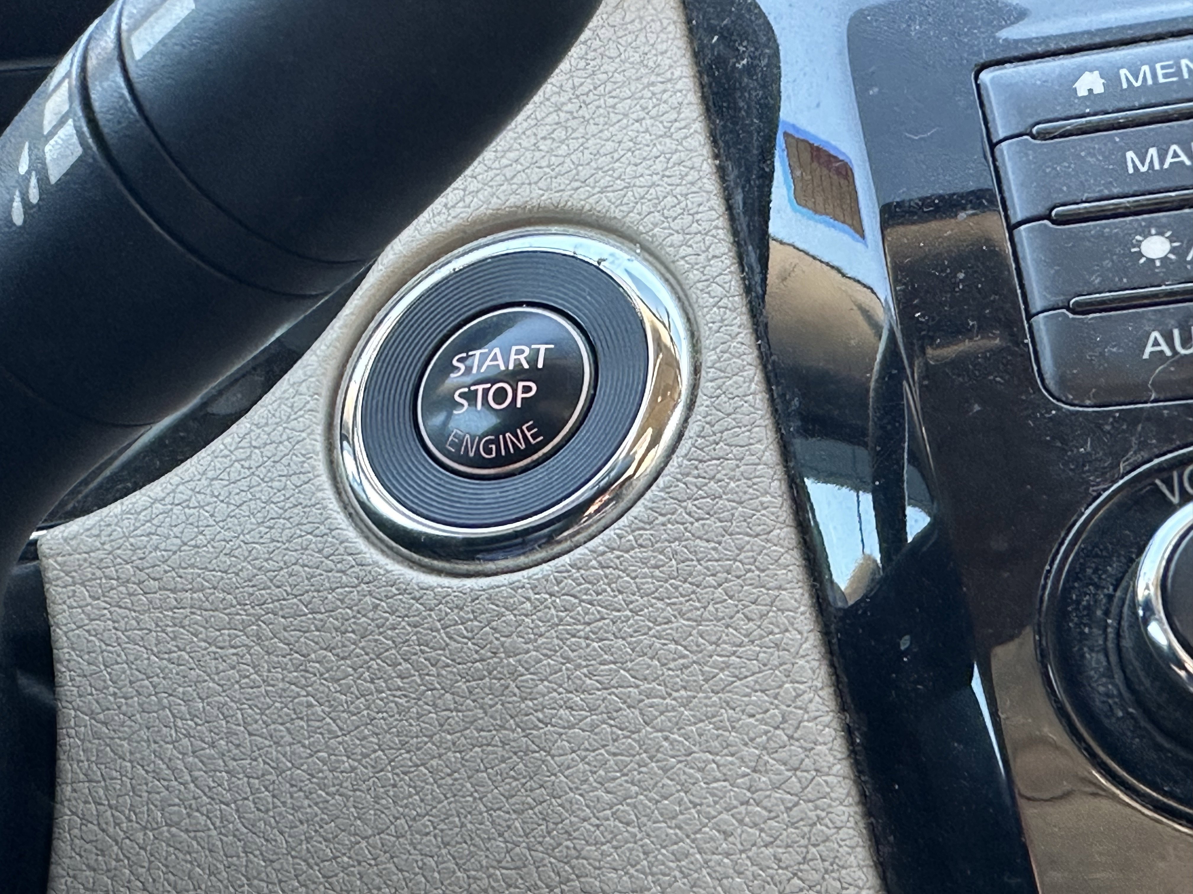 Used 2018 Nissan Rogue SV w/ Premium Package image 15