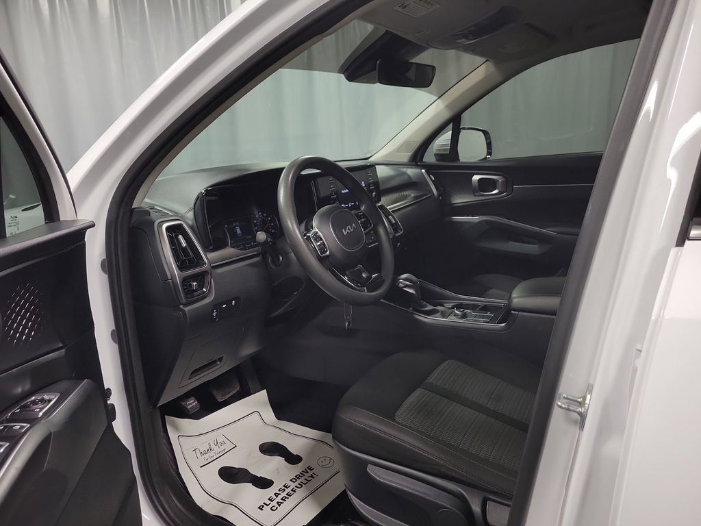 Used 2023 Kia Sorento LX image 12