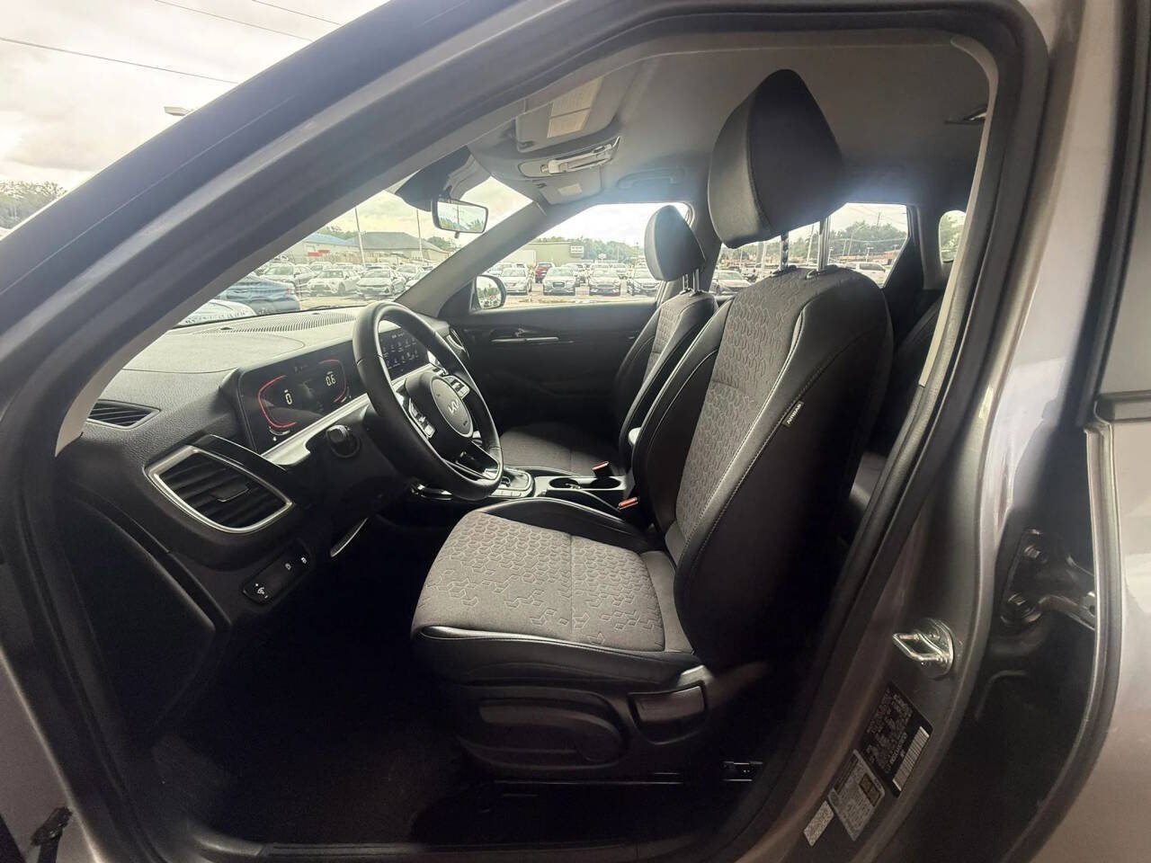 Used 2025 Kia Seltos S AWD/4WD image 17