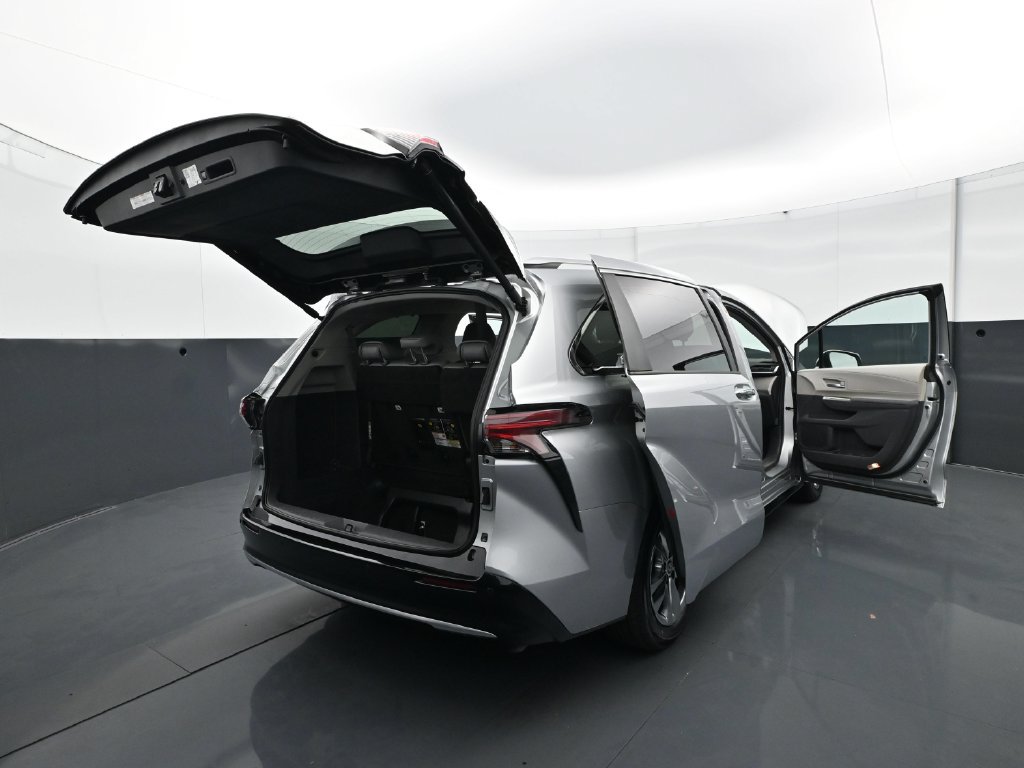 Used 2024 Toyota Sienna Limited AWD/4WD image 35