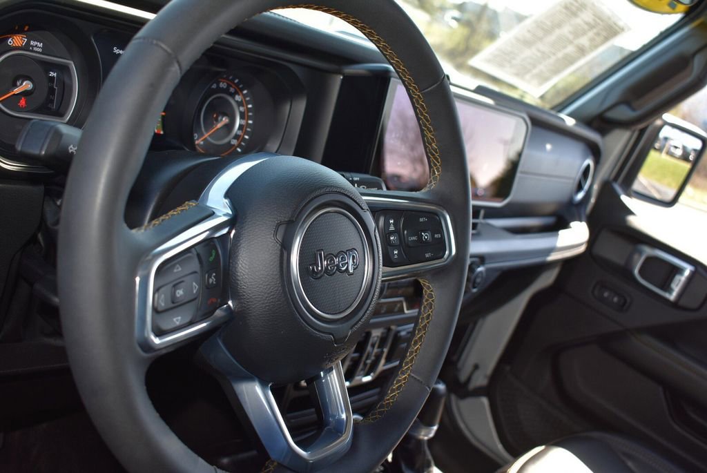 Used 2024 Jeep Wrangler Unlimited Sahara w/ Dual Top Group AWD/4WD image 10
