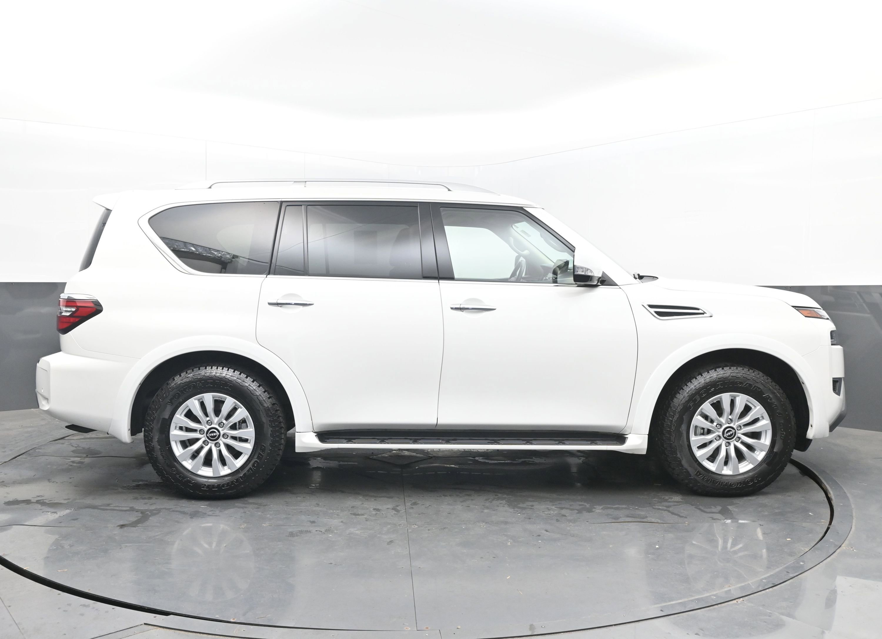 Certified 2024 Nissan Armada SV image 8