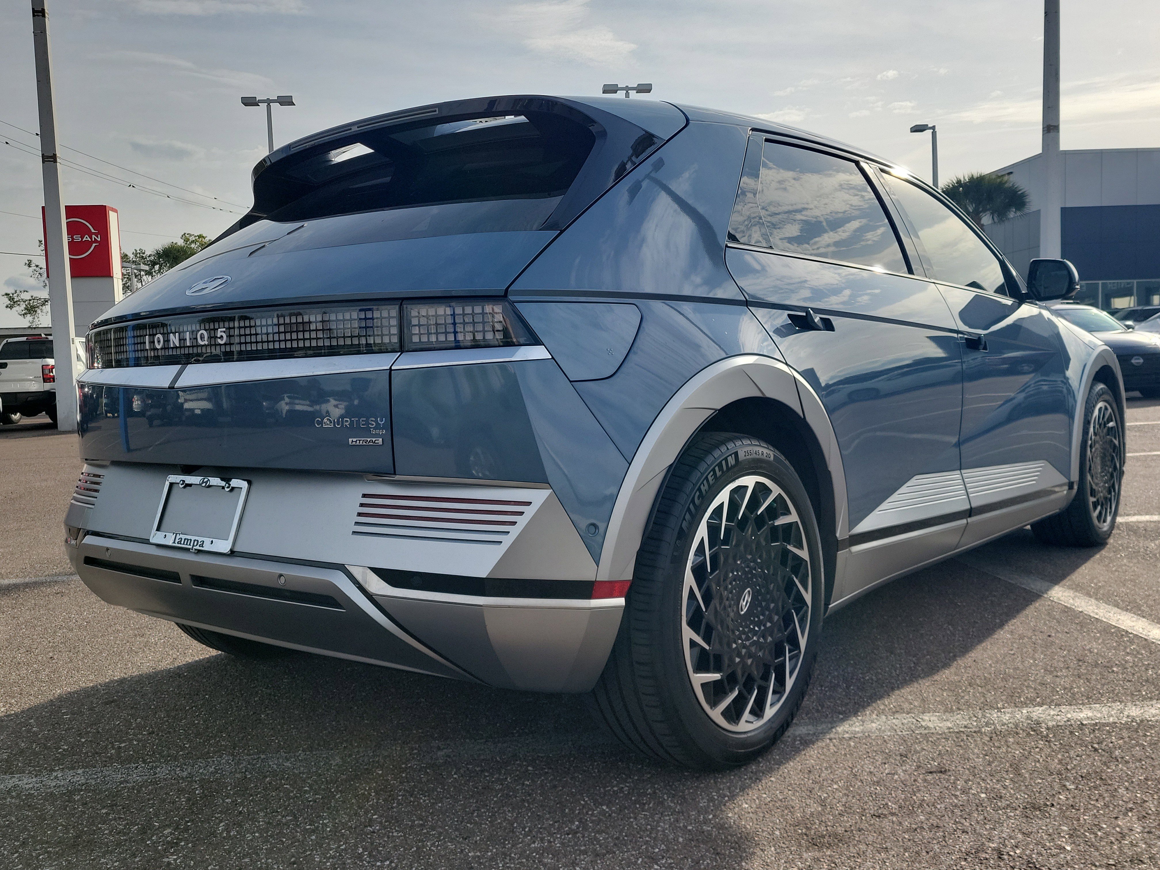 Certified 2023 Hyundai Ioniq 5 Limited w/ Cargo Package image 3