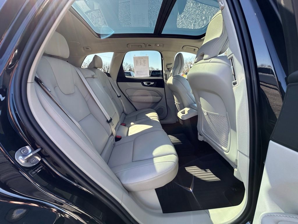 Used 2023 Volvo XC60 B5 Plus w/ Protection Package Premier image 19