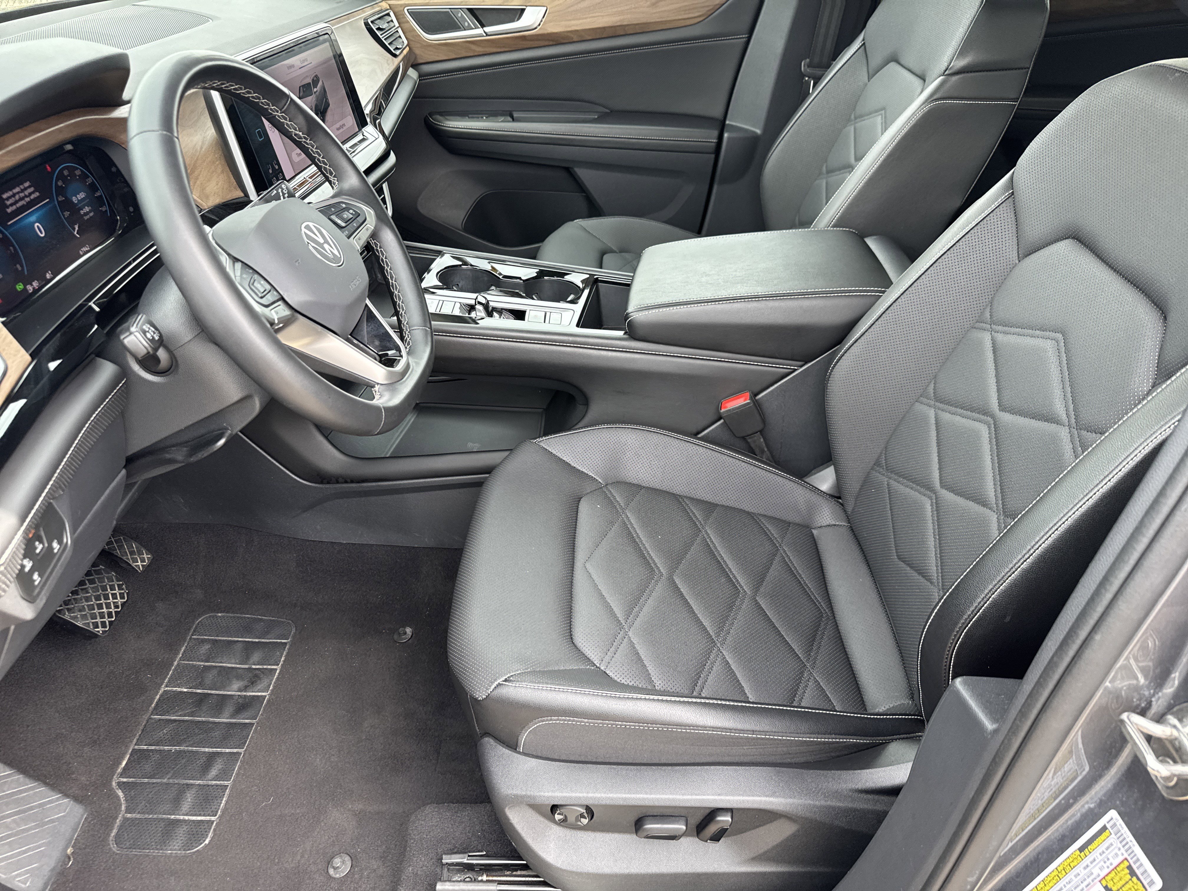 Used 2024 Volkswagen Atlas SE AWD/4WD image 5