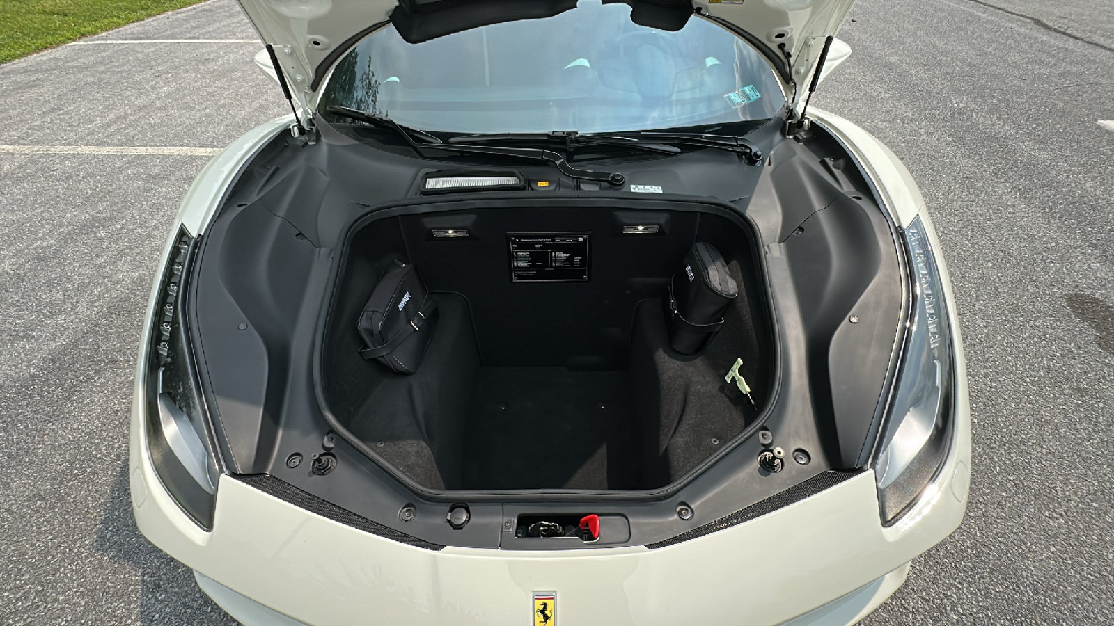 Used 2017 Ferrari 488 GTB RWD image 10