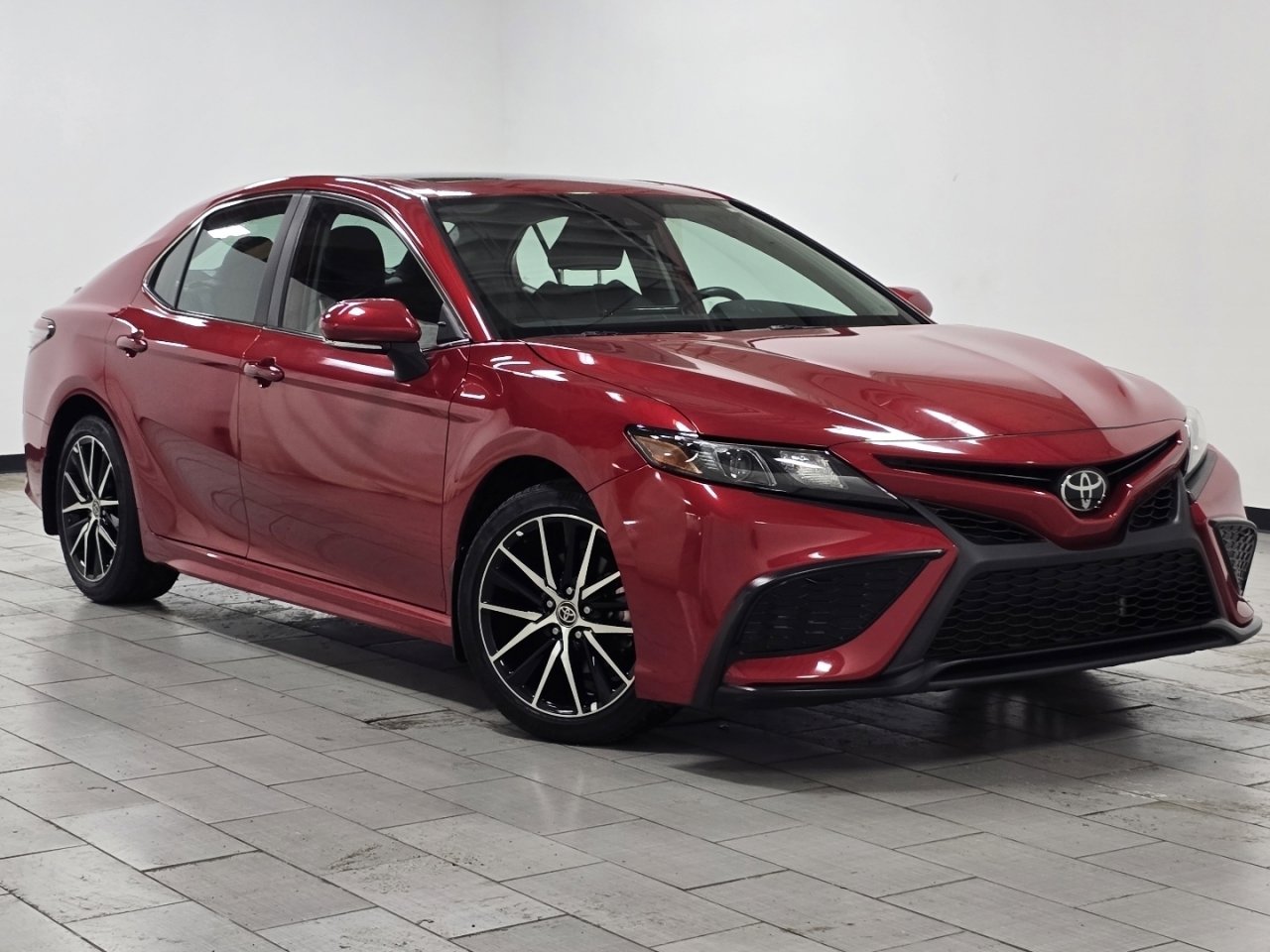 Certified 2023 Toyota Camry SE image 2