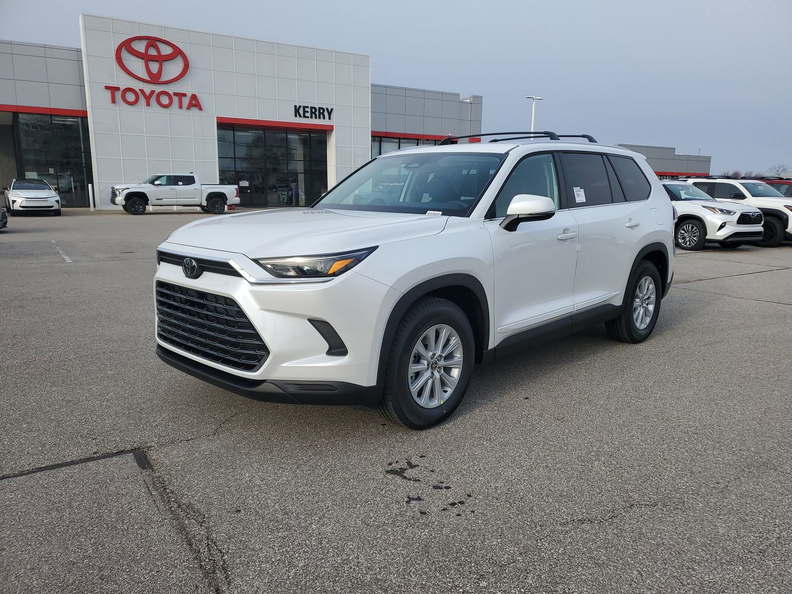 New 2026 Toyota Grand Highlander XLE image 2