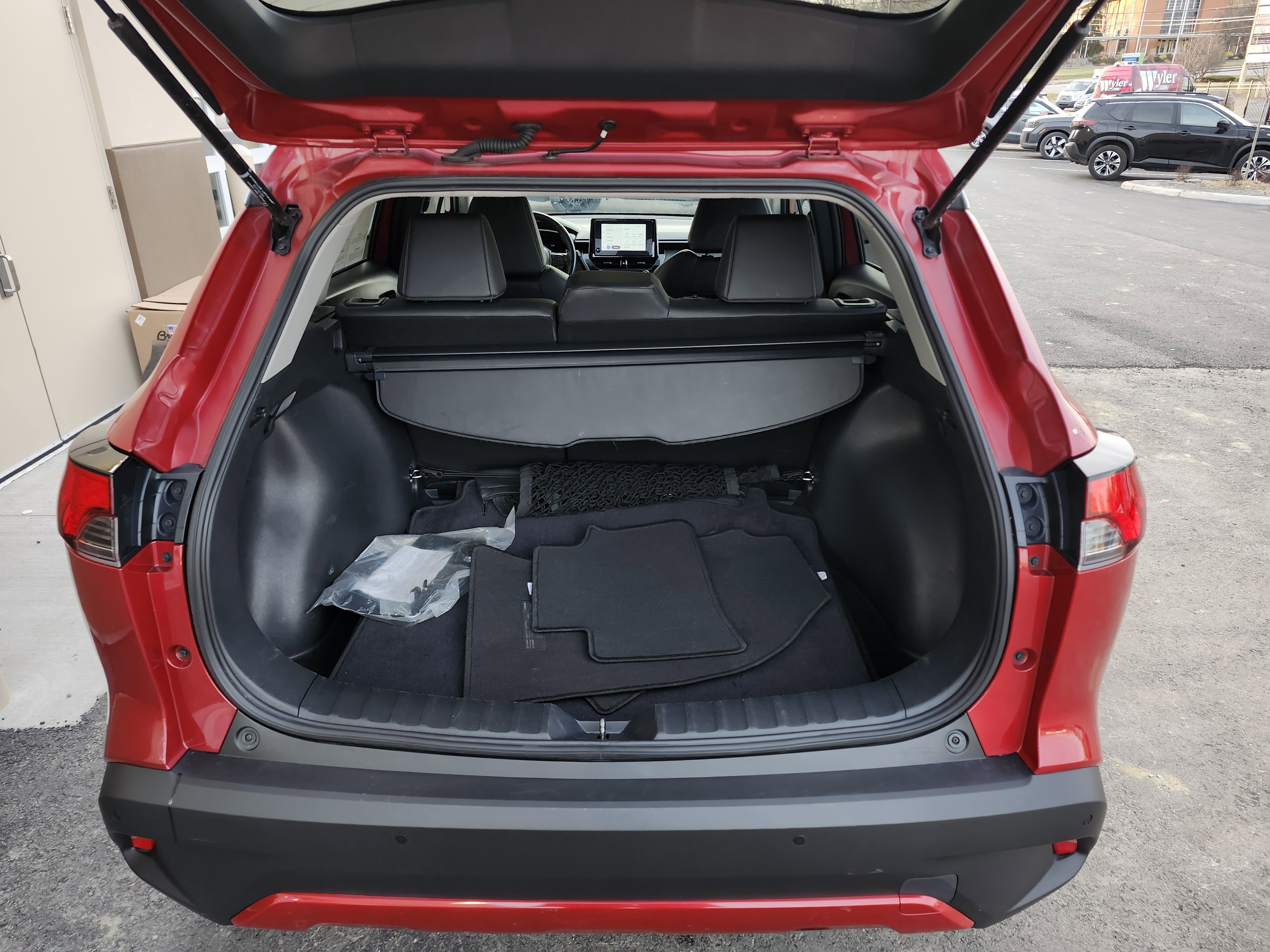 Used 2023 Toyota Corolla Cross XLE image 22