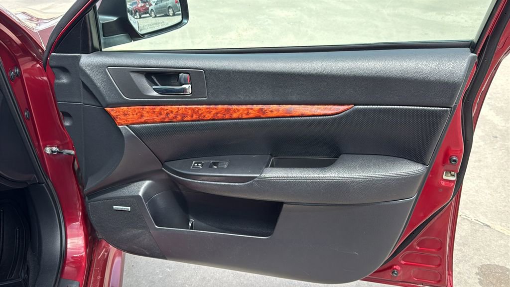 Used 2011 Subaru Legacy 2.5i Limited image 31