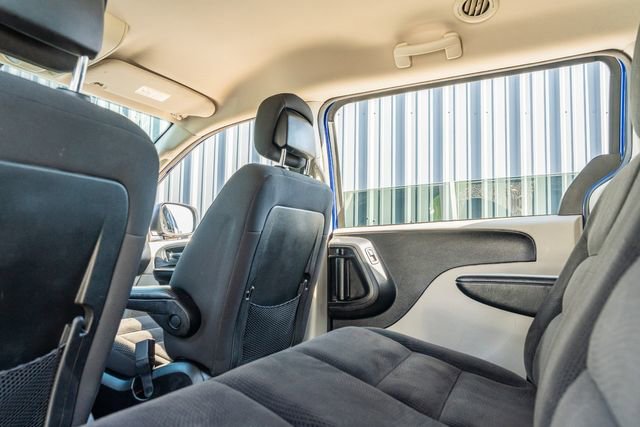 Used 2018 Dodge Grand Caravan SE w/ UConnect Hands-Free Group FWD image 33