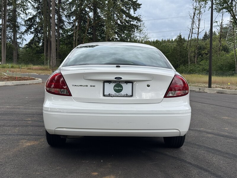 Used 2005 Ford Taurus SE FWD image 4