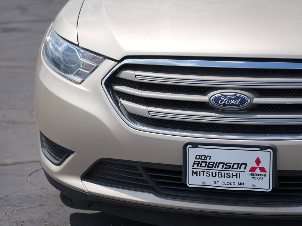 Used 2018 Ford Taurus SE FWD image 9