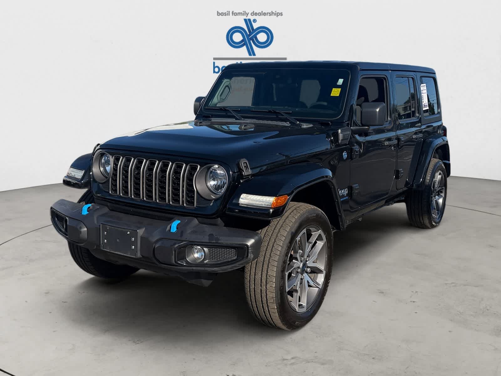 Used 2024 Jeep Wrangler Unlimited w/ Convenience Group AWD/4WD image 2