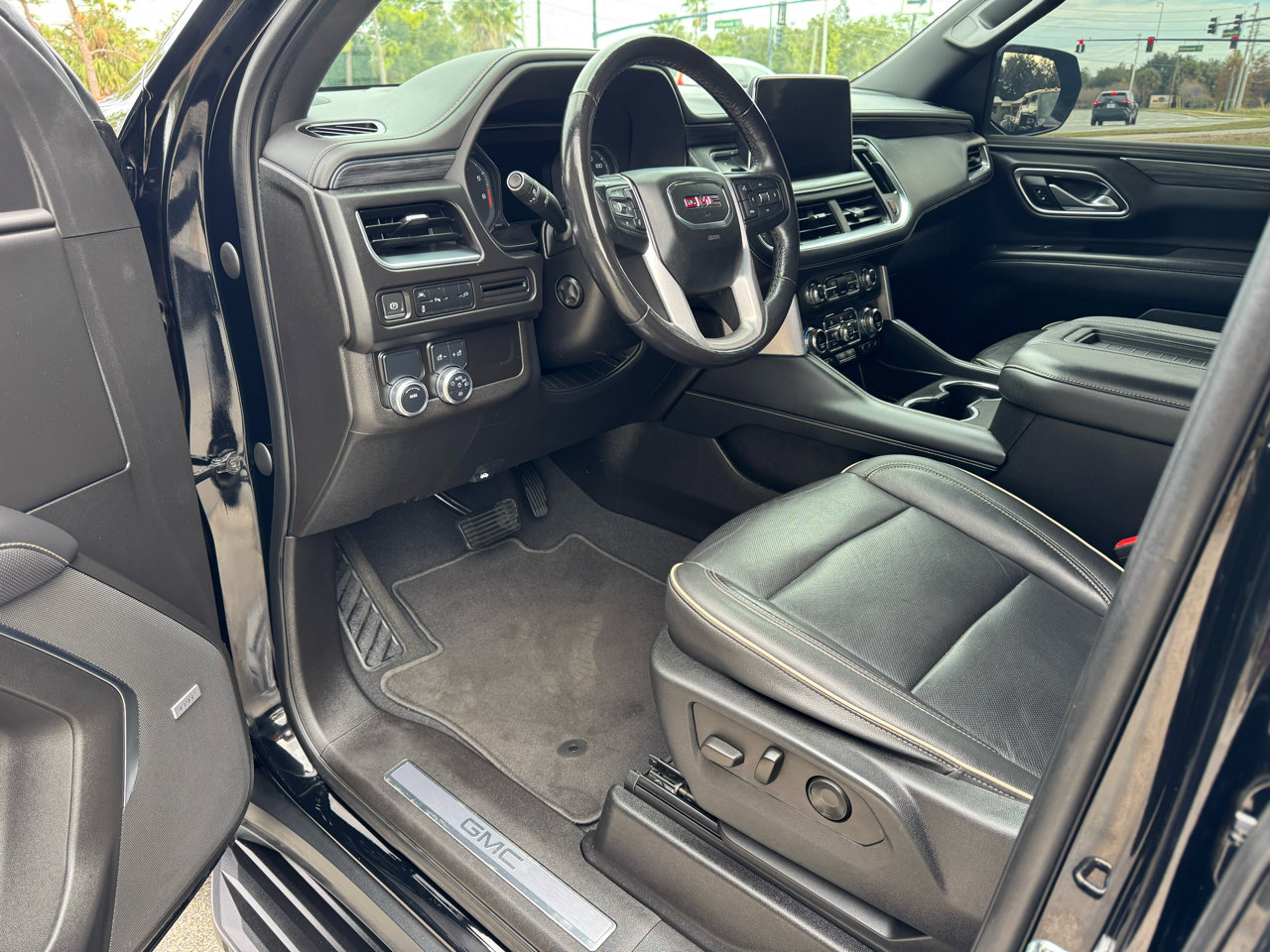 Used 2021 GMC Yukon SLT w/ SLT Premium Package image 7