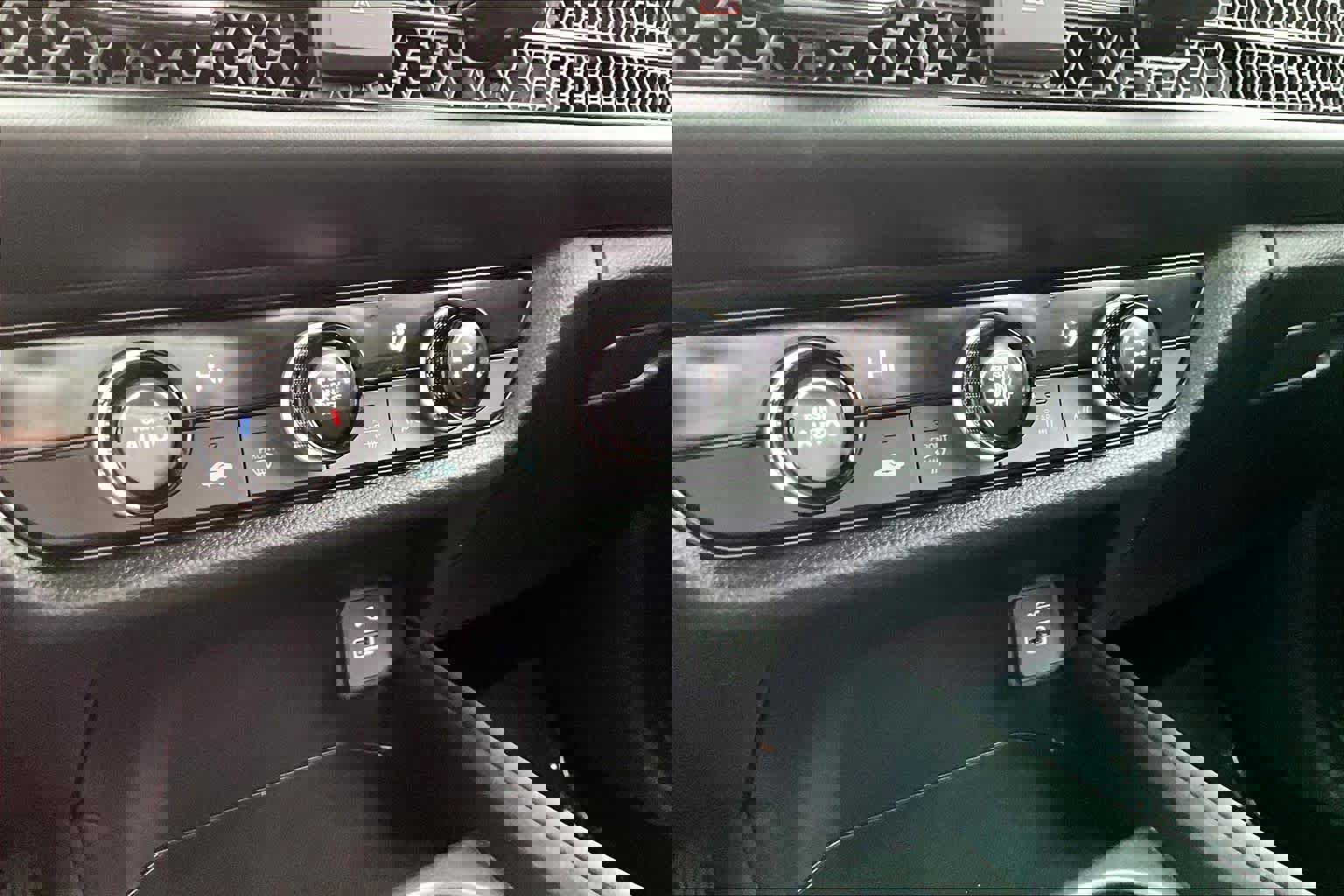 Used 2025 Honda HR-V LX image 35