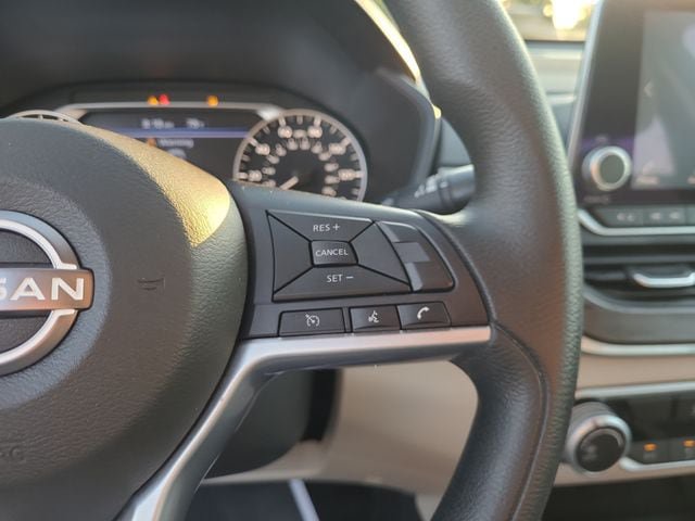 Used 2025 Nissan Altima 2.5 SV FWD image 27