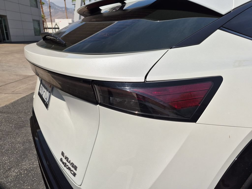 Used 2024 Nissan Ariya AWD image 11