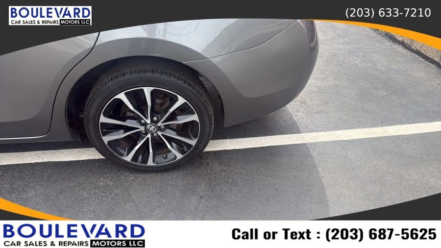 Used 2018 Toyota Corolla SE w/ SE Premium Package FWD image 10