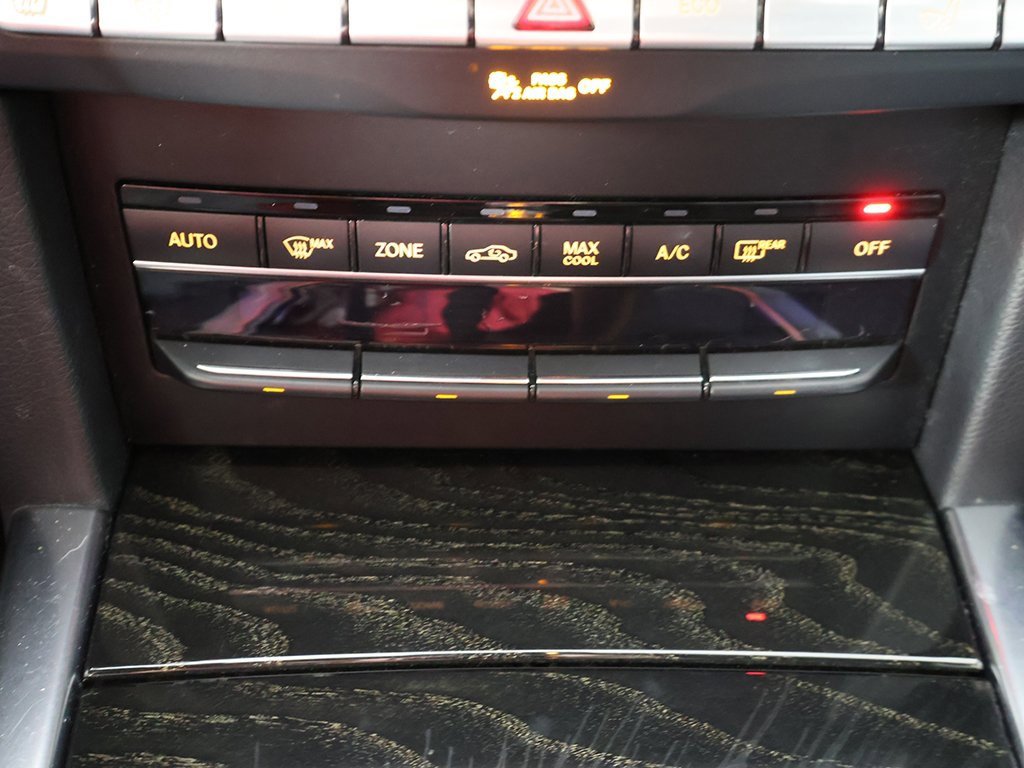 Used 2015 Mercedes-Benz E 400 4MATIC Sedan w/ Lighting Package image 51