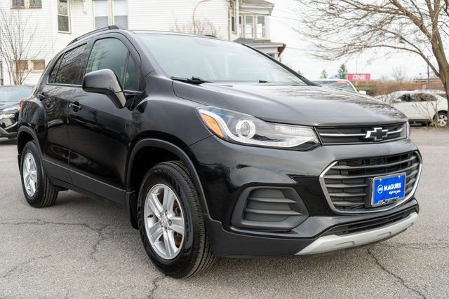 Used 2022 Chevrolet Trax LT w/ LT Convenience Package image 4