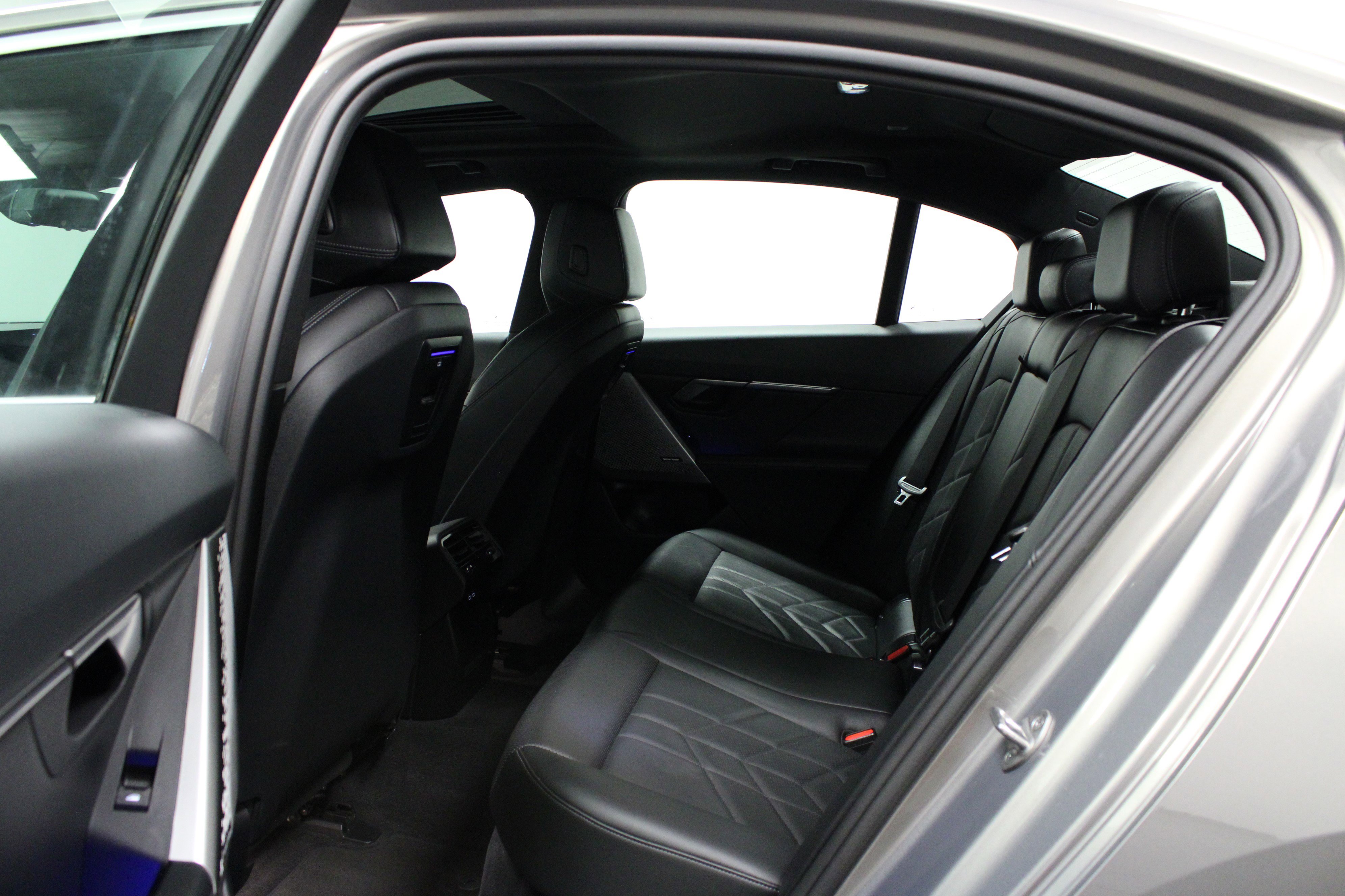 Used 2024 BMW 530i xDrive image 13