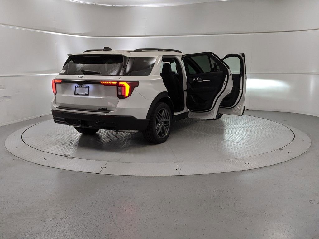 New 2025 Ford Explorer ST-Line w/ Premium Package image 9
